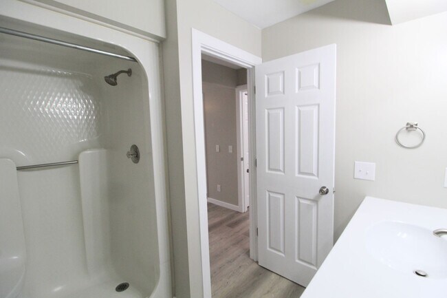 Building Photo - Stunning Fully Remodeled 3BR Condo at Madison Manor – Available This July!