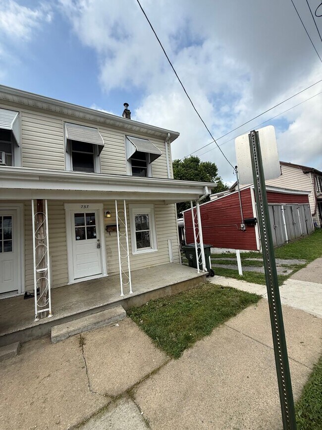 Primary Photo - 735-737 Dale Street