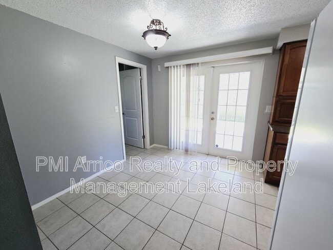 Building Photo - 1402 N Bracewell Dr