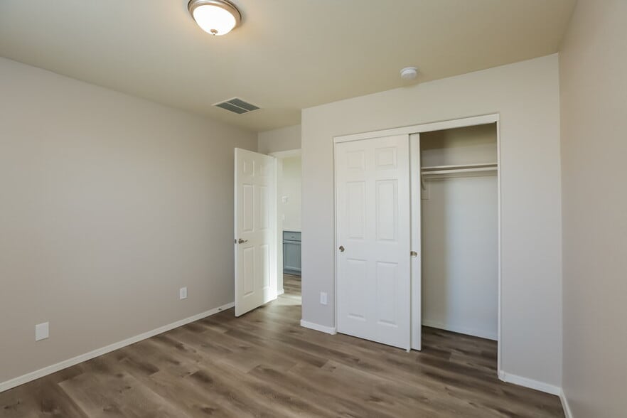 Building Photo - 4043 W Pedro Ln