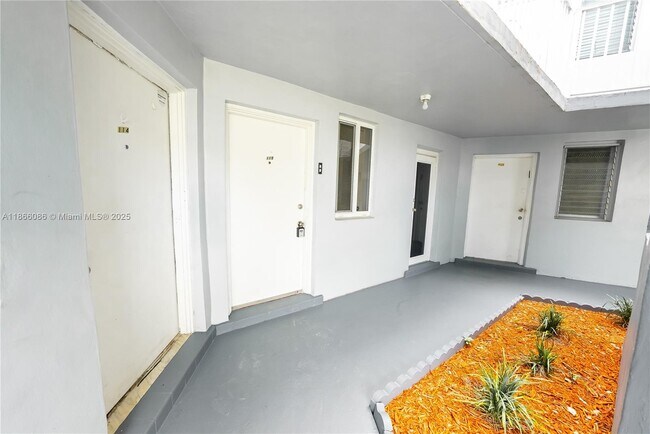 Building Photo - 1701 NE Miami Gardens Dr