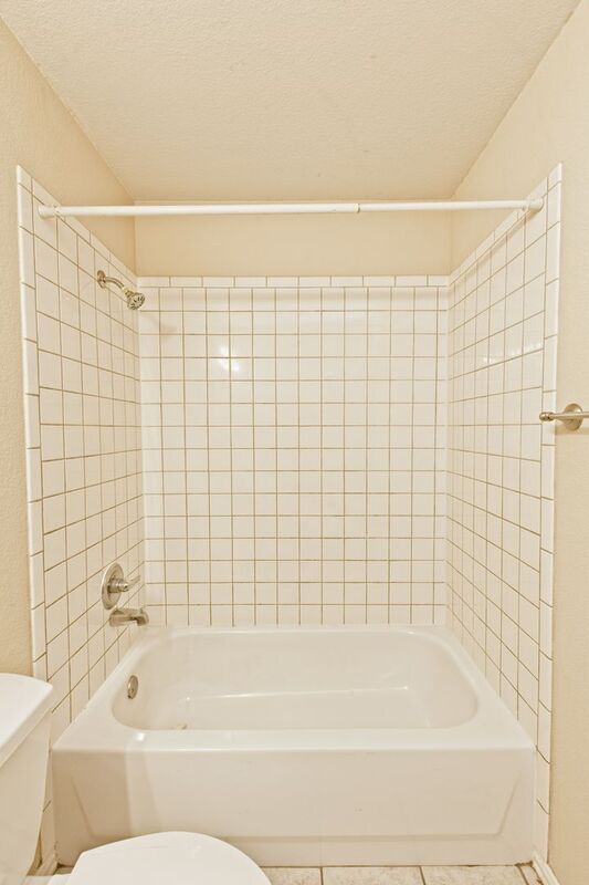 Building Photo - 933 Farmington Rd