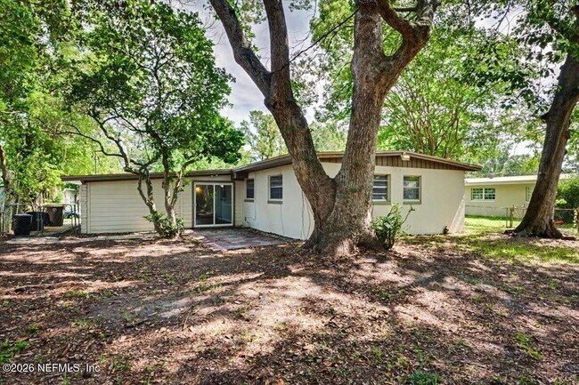 Building Photo - 7010 Arques Rd