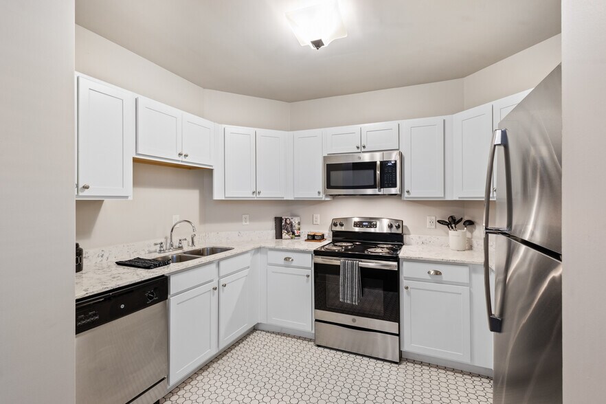 Building Photo - Buckingham & Balmoral