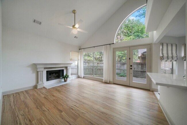 Building Photo - 31 Silver Canyon Pl