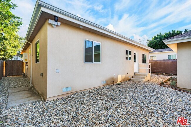 Building Photo - 17623 Burbank Blvd