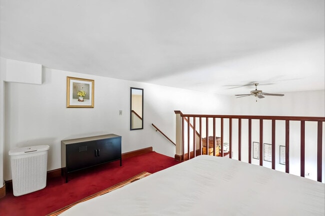 Building Photo - 402 W Dayton St