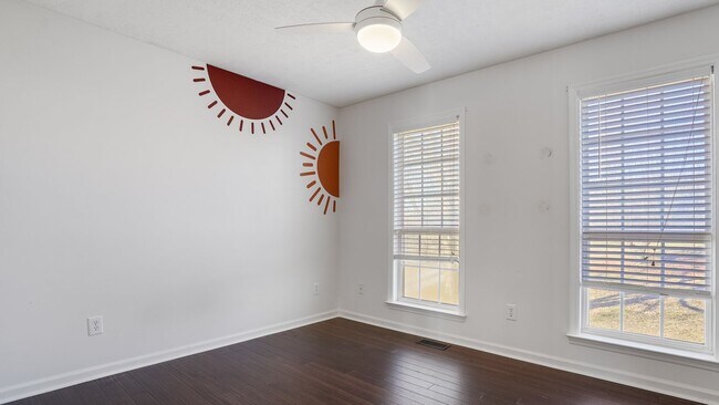 Building Photo - 649 Charles Ln