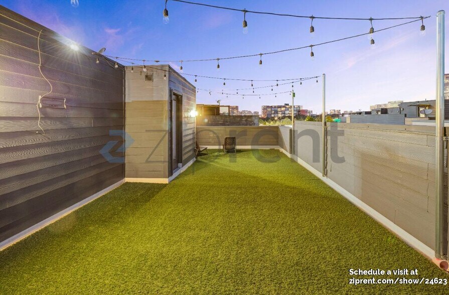 Building Photo - 3010 Zenia Dr