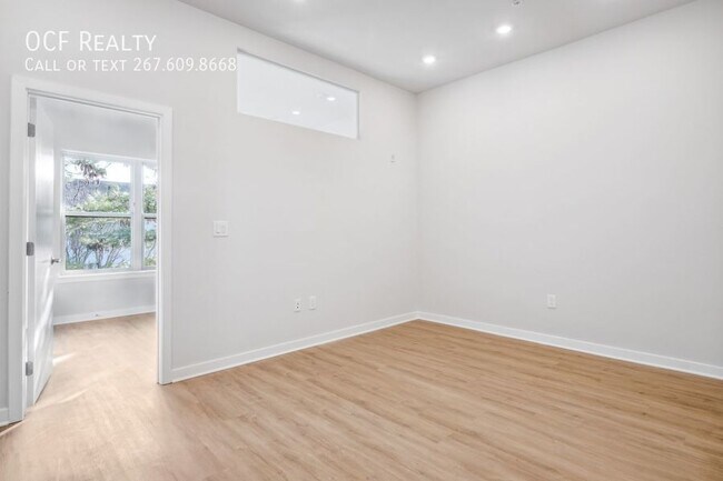 Building Photo - Modern Grays Ferry Apartment