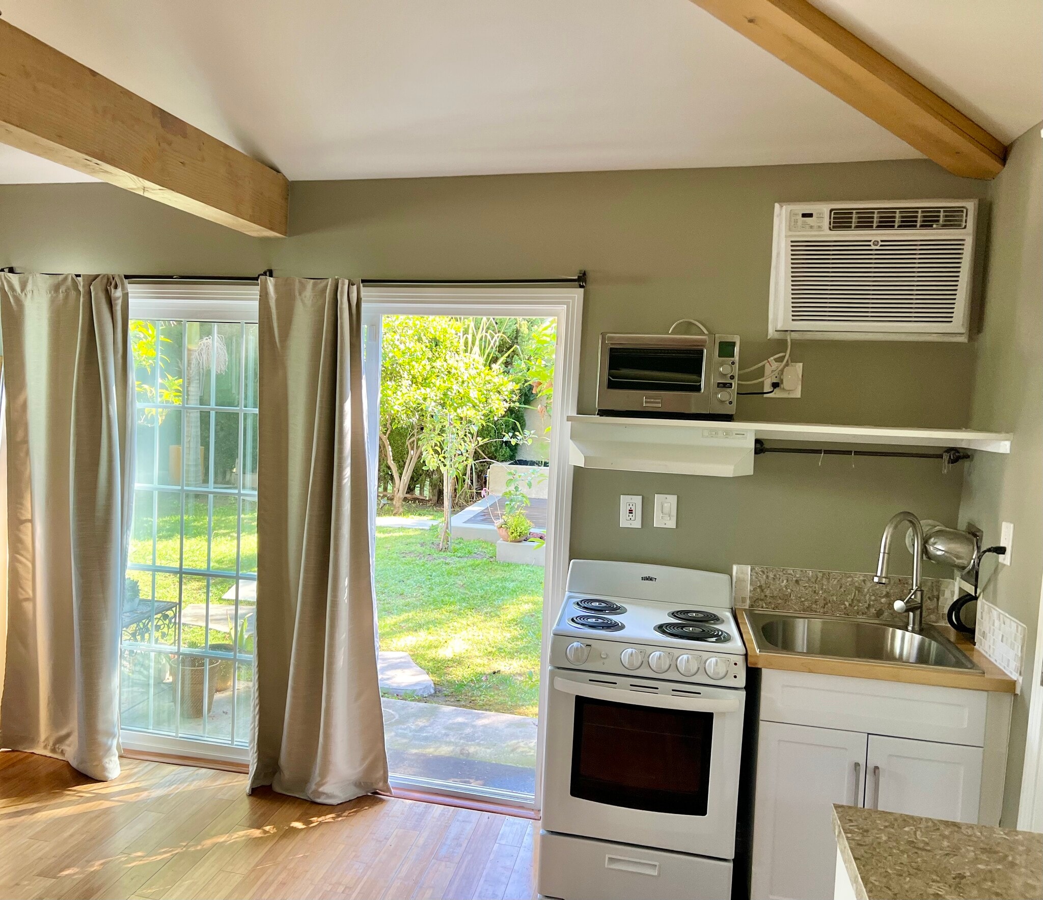 Building Photo - 10748 Charnock Rd