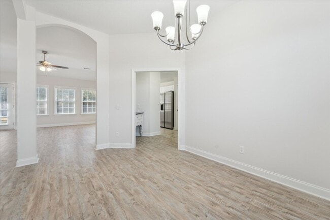 Building Photo - AVAILABLE NOW! (Pet Friendly)