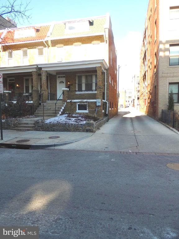 Building Photo - 1465 Girard St NW