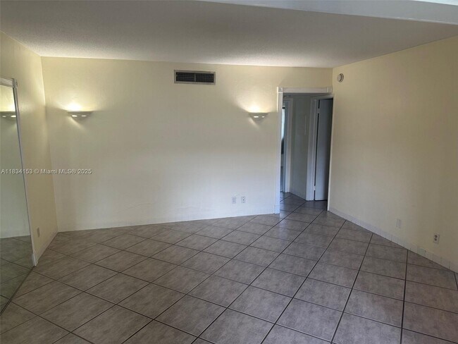 Building Photo - 1152 NW 30th Ct