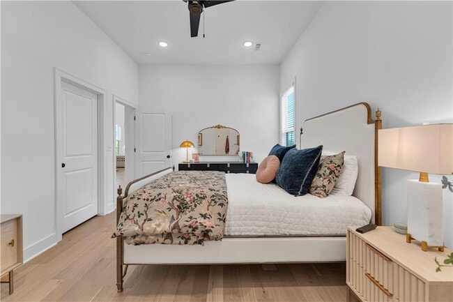 Building Photo - 2047 E Little Crew Dr