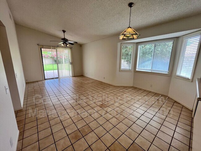 Building Photo - 40120 Sagewood Dr