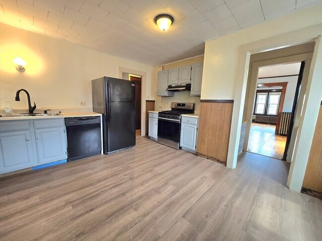 Building Photo - 19 Rowe St