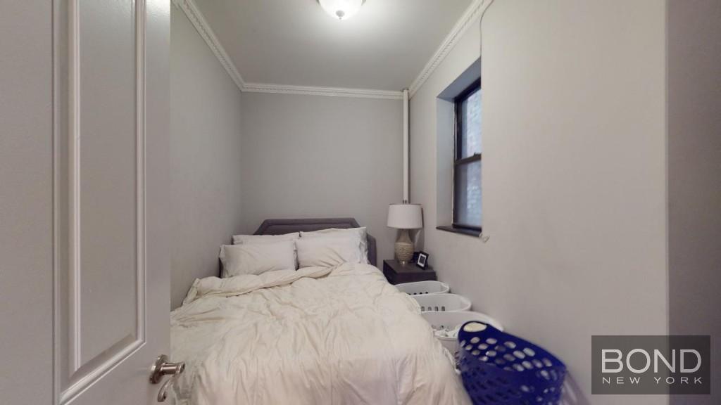 Building Photo - 722 Tenth Avenue