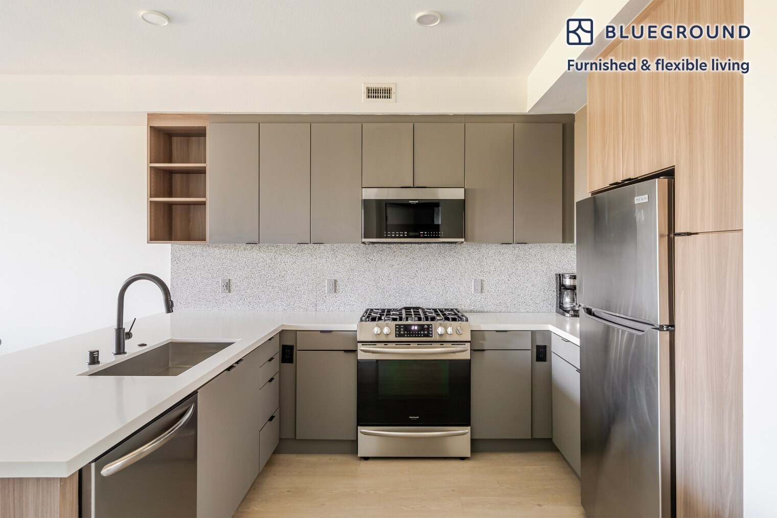 Building Photo - 310 Del Sol Dr