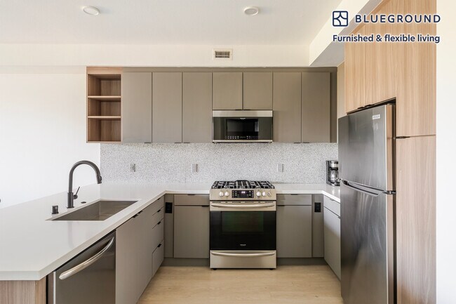 Building Photo - 310 Del Sol Dr