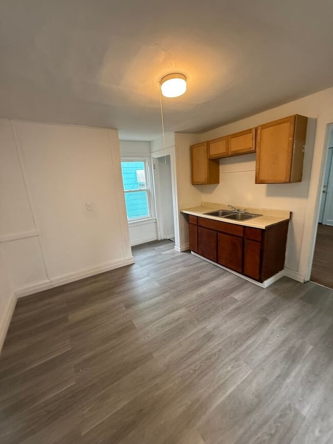 Building Photo - SECTION 8 & EDEN ACCEPTED!! Newly Renovated 3br 2ba Home - 2 Story SFH