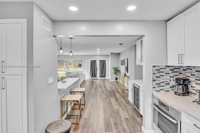 Building Photo - 609 N 46th Ave