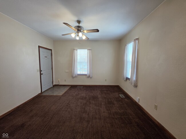 Building Photo - 323 S East St