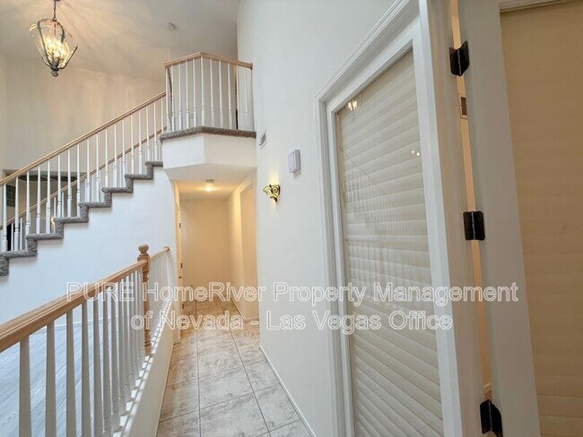 Building Photo - 2121 Stone Croft St
