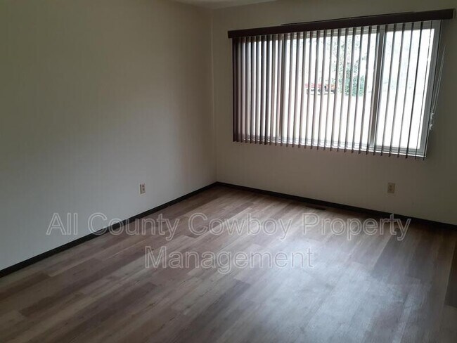 Building Photo - 2170 Van Buren St