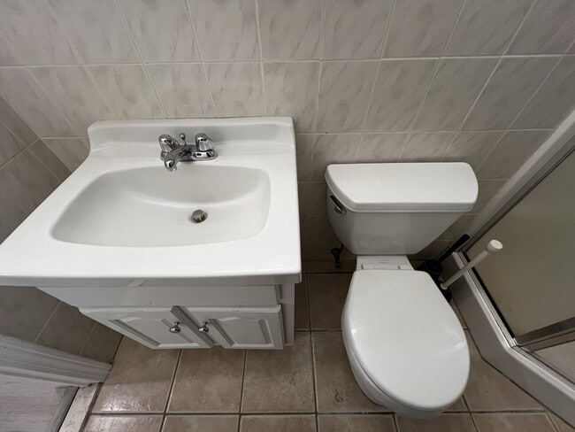 Building Photo - 158 Holland St