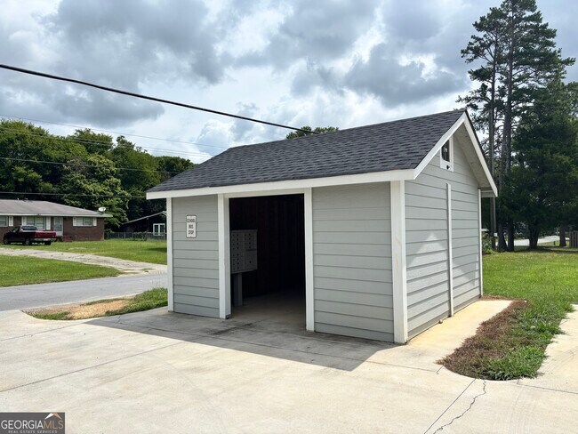 Building Photo - 245 New Prospect Rd