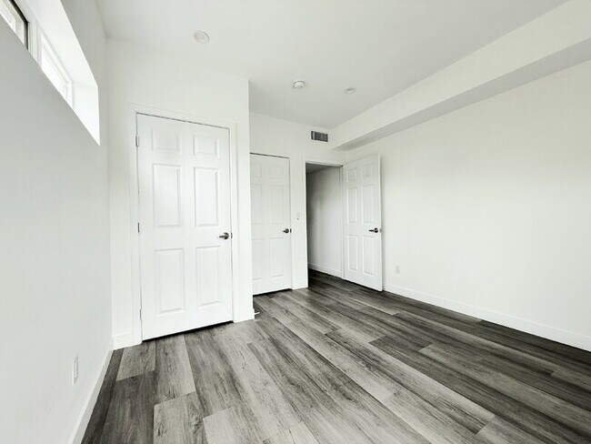 Building Photo - 1260 1/2 Leighton Avenue