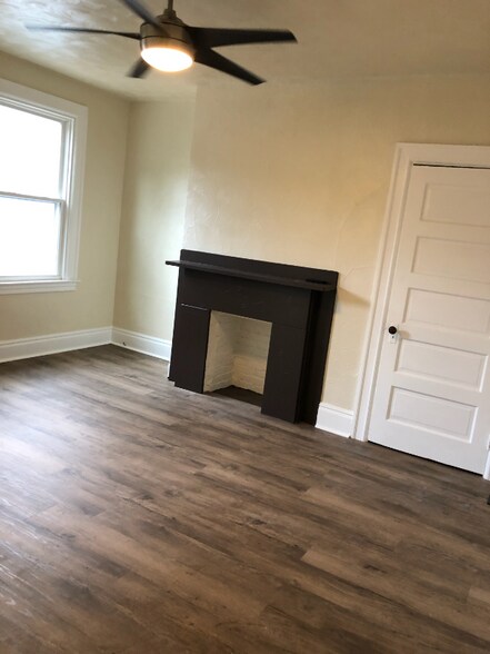 Building Photo - 512 Carolyn Ave