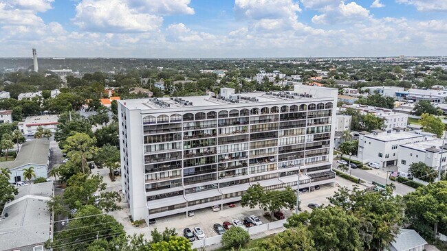 Building Photo - Spacious 2 Bed 2 Bath Condo in Heart of South Tampa