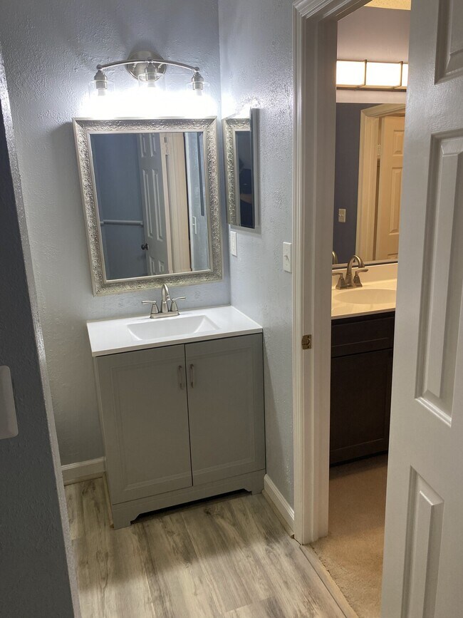 Building Photo - 423 Harbour Point