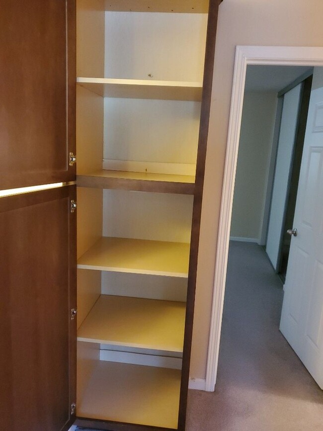Building Photo - 3 Bedroom 1.5 bath in Covell Commons HOA i...