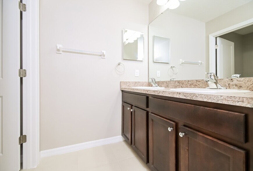 Building Photo - 8206 Harwich Port Ln