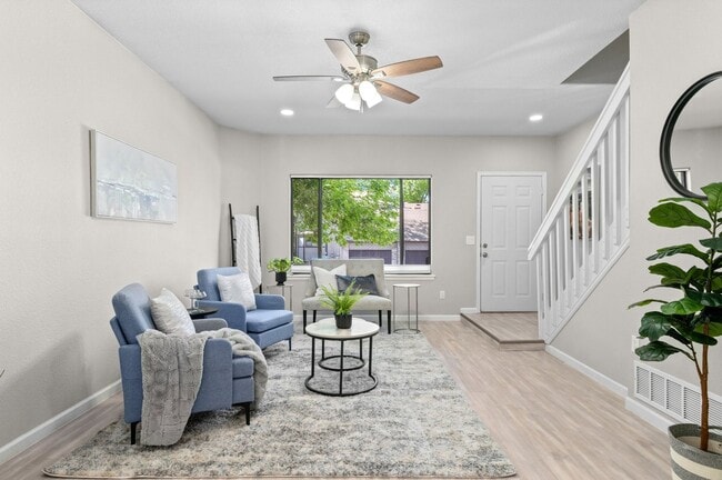 Building Photo - Contemporary Comfort Meets Convenience in ...