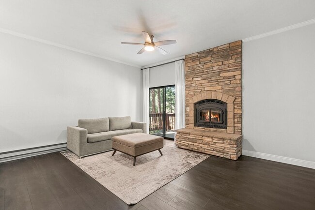 Building Photo - Remodeled One bedroom Woodstock Unit
