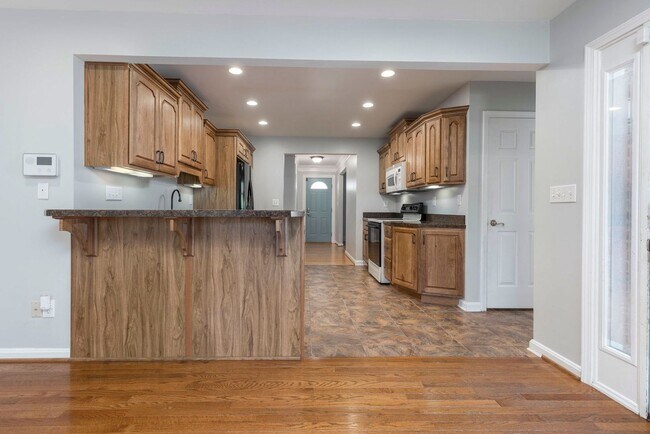 Building Photo - 1211 Meadowridge Trail
