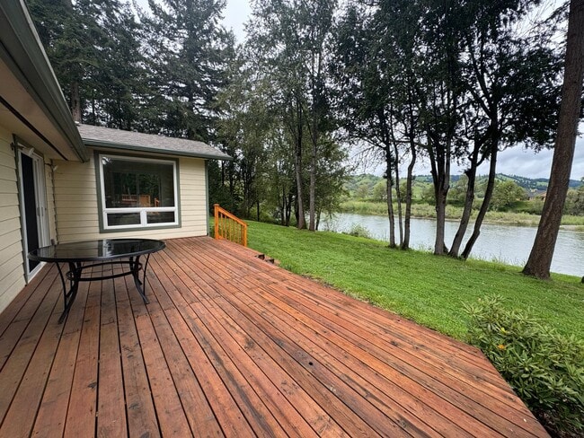 Building Photo - River Front Property