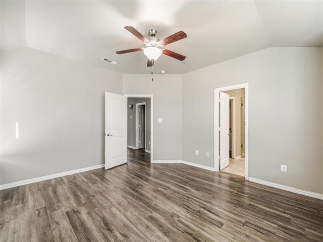 Building Photo - 4916 Villas Dr