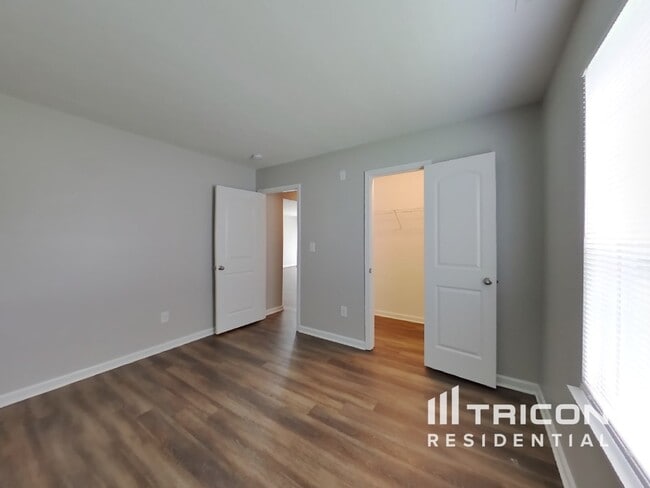 Building Photo - 10707 Tedder Lake Dr