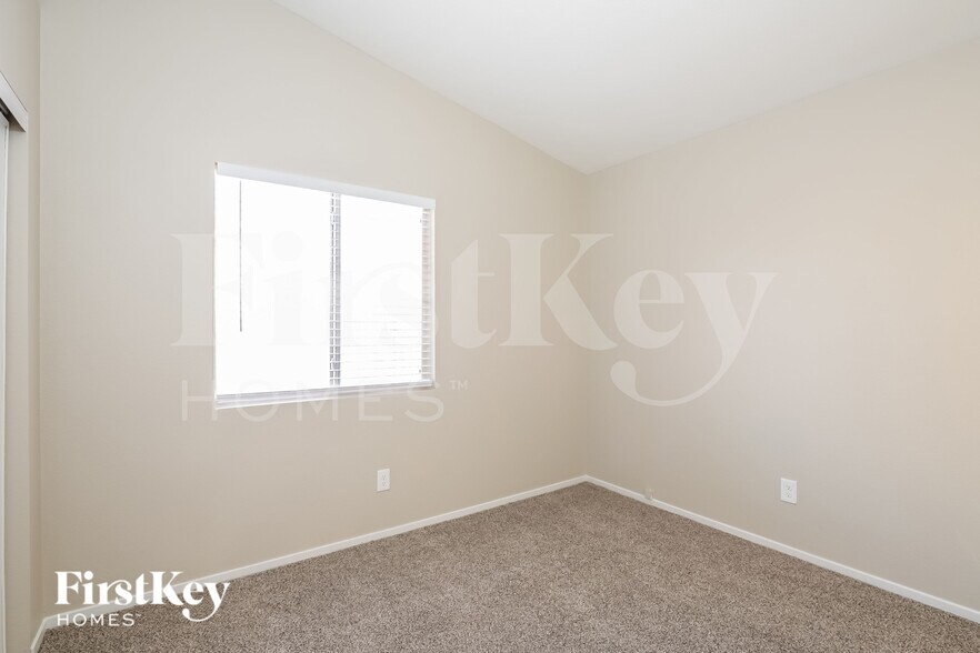 Building Photo - 811 Mesa Pine Ct