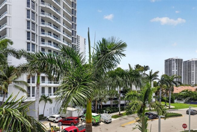 Building Photo - 3750 Yacht Club Dr