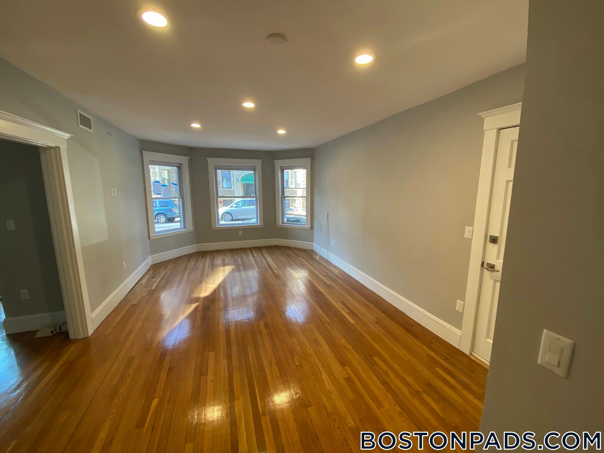 Building Photo - 190 Kelton St