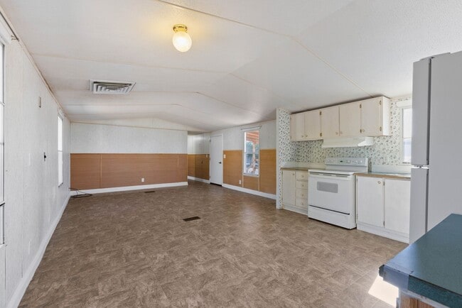 Building Photo - Large manufactured home