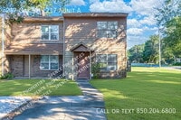 Building Photo - 217 Oak St SE