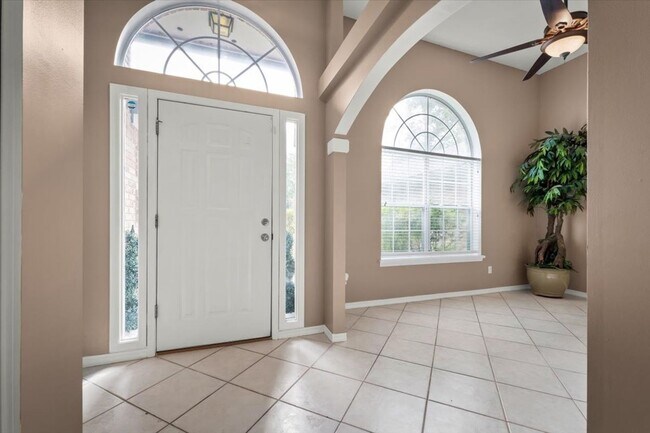 Building Photo - Beautiful 4BR Home with Fireplace, Screene...