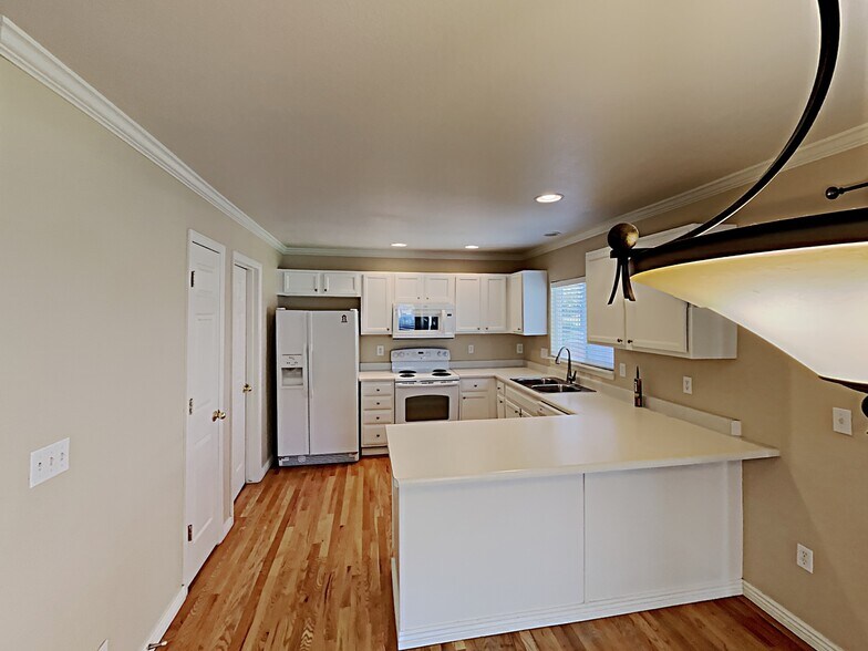 Building Photo - 10379 Ravenswood Way